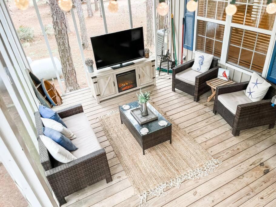 Pet Friendly Nestled In The Pines With Cozy Fire Pit Only Minutes To Beaches * Dauphin Island