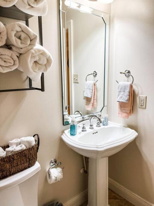Pet Friendly Nestled In The Pines With Cozy Fire Pit Only Minutes To Beaches Dauphin Island