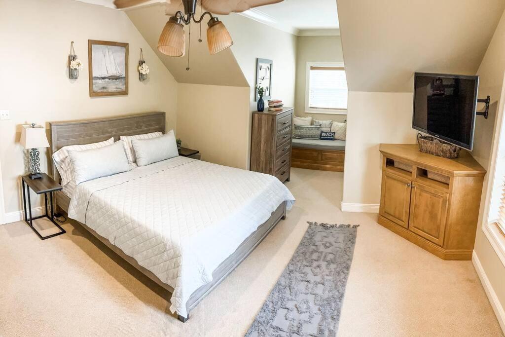 Hébergement de vacances Pet Friendly Nestled In The Pines With Cozy Fire Pit Only Minutes To Beaches *