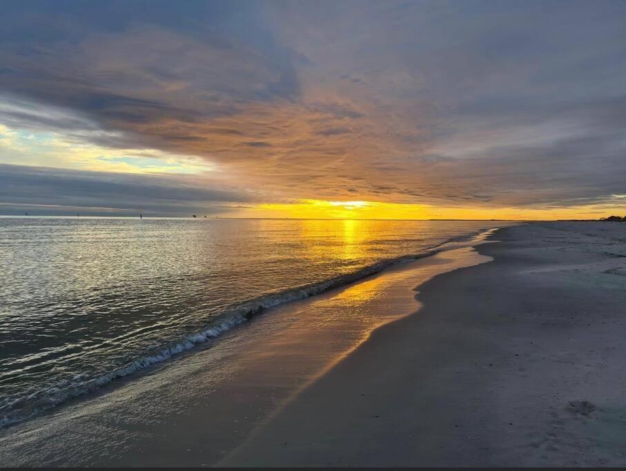 Pet Friendly Nestled In The Pines With Cozy Fire Pit Only Minutes To Beaches Dauphin Island