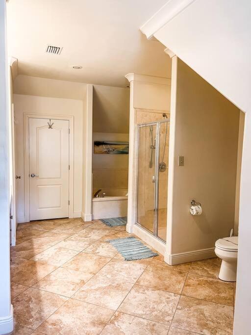 Pet Friendly Nestled In The Pines With Cozy Fire Pit Only Minutes To Beaches *
