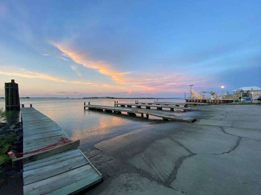 Pet Friendly Nestled In The Pines With Cozy Fire Pit Only Minutes To Beaches