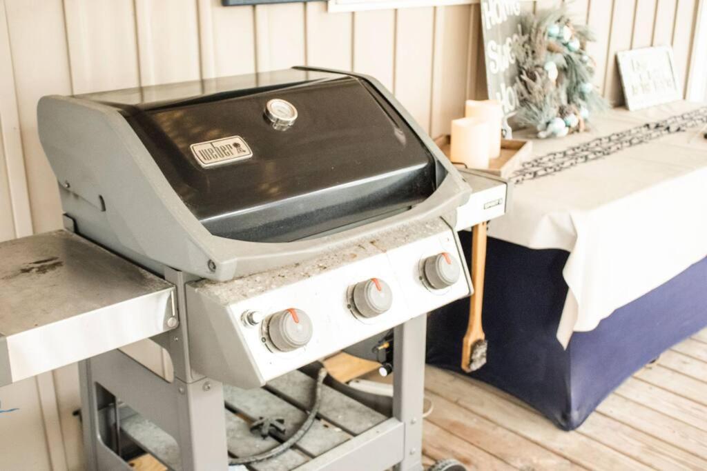 Pet Friendly Nestled In The Pines With Cozy Fire Pit Only Minutes To Beaches